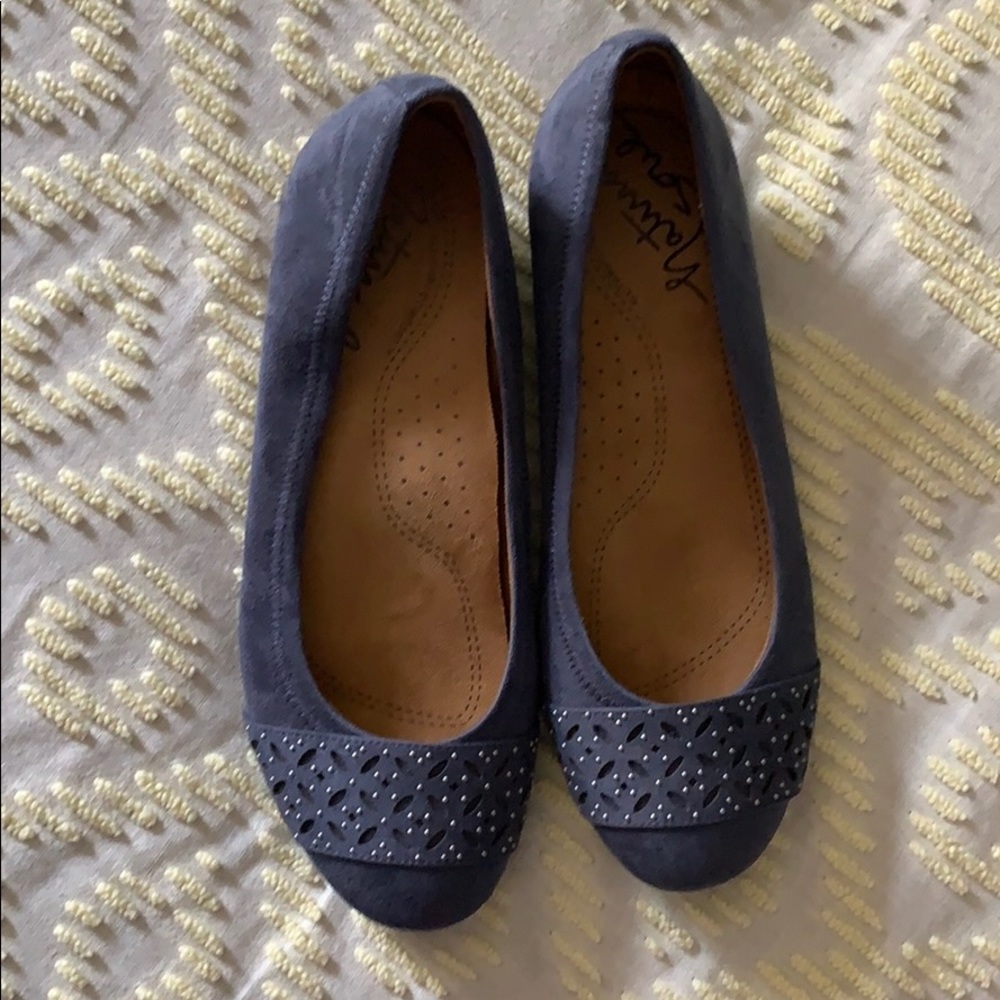 Natural Soul ‘All-Thru Comfort’ navy blue flats 9M